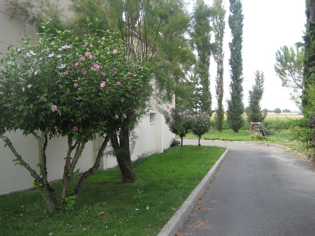 Hotel Bon Repos Barbezieux-Saint-Hilaire Екстериор снимка